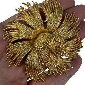 VTG Signed Monet GORGEOUS! Gold Tone Cordelia Flower Fringe Statement Pin Brooch